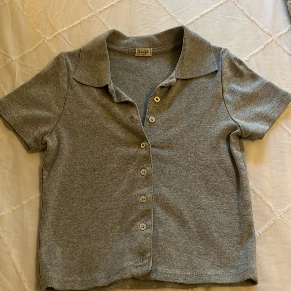 Cropped button down grey top